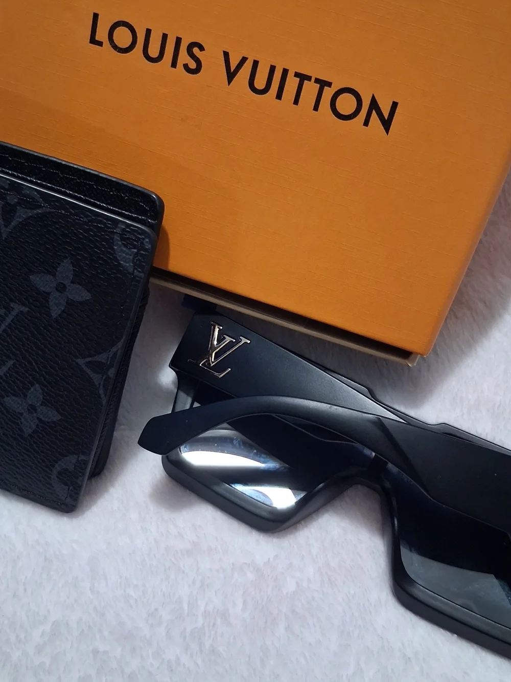 Louis Vuitton Wallet + Sunglasses (BUNDLE)